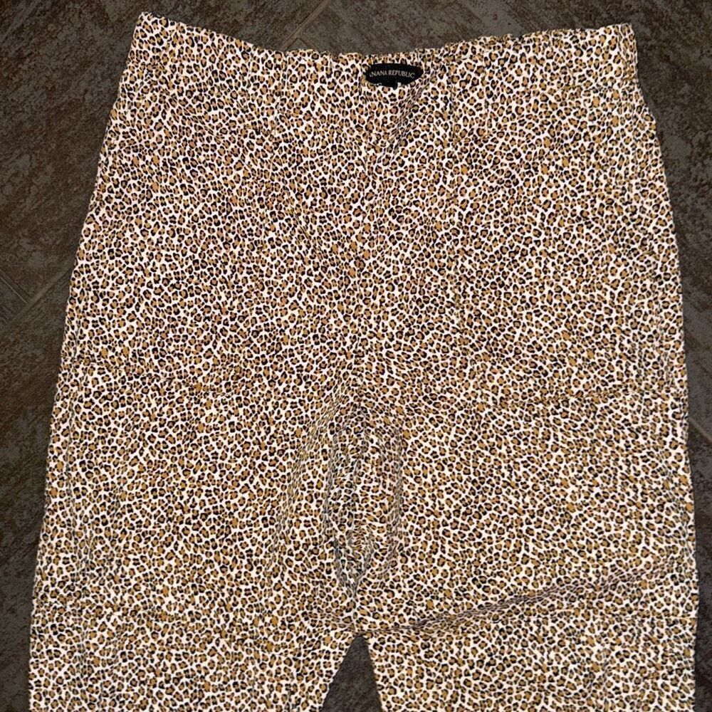 Banana Republic Women’s Leopard print Tencil Pant - Picture 2 of 8